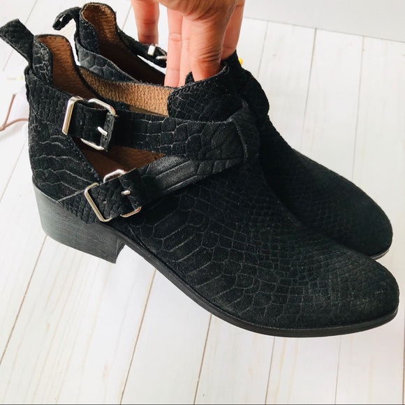 Genuine Suede Leather Cutout Buckle Ankle Chelsea Boots NWOB - Never Worn 8.5 - Picture 5 of 8